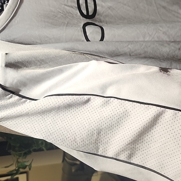 *4 for $20 ๐T shirt - Picture 2 of 6